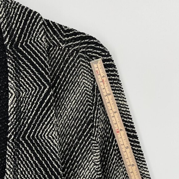 Chicos Travelers Chevron Print Mesh Open Cardigan Size L Black White Lightweight - Picture 9 of 11